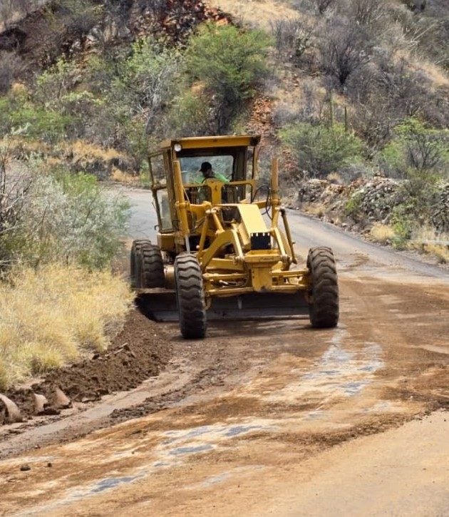LIMPIEZA Y REHABILITACIÓN DE CARRETERA TRAS LLUVIAS